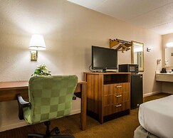Econo Lodge Inn & Suites at Fort Moore