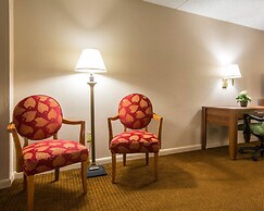 Econo Lodge Inn & Suites at Fort Moore