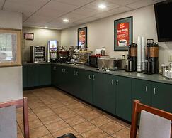 Econo Lodge Inn & Suites at Fort Moore