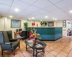 Econo Lodge Inn & Suites at Fort Moore