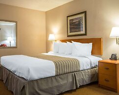 Econo Lodge Inn & Suites at Fort Moore