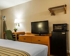 Econo Lodge Inn & Suites at Fort Moore