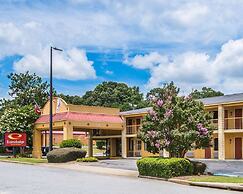 Econo Lodge Inn & Suites at Fort Moore