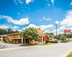 Econo Lodge Inn & Suites at Fort Moore