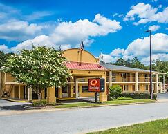 Econo Lodge Inn & Suites at Fort Moore