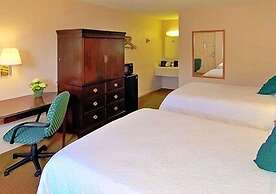 Econo Lodge Inn & Suites at Fort Moore