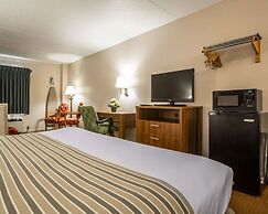 Econo Lodge Inn & Suites at Fort Moore