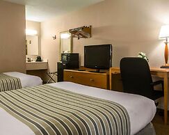 Econo Lodge Inn & Suites at Fort Moore