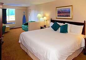 Econo Lodge Inn & Suites at Fort Moore