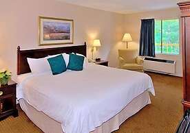 Econo Lodge Inn & Suites at Fort Moore