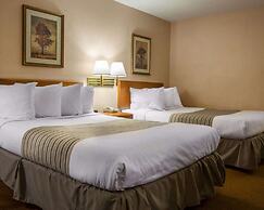Econo Lodge Inn & Suites at Fort Moore