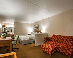Econo Lodge Inn & Suites at Fort Moore