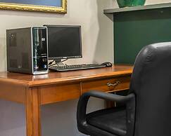 Econo Lodge Inn & Suites at Fort Moore