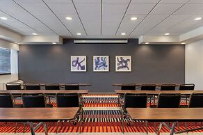Garner Hotel Wadsworth by IHG