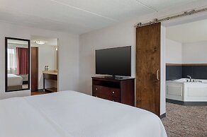 Garner Hotel Wadsworth by IHG