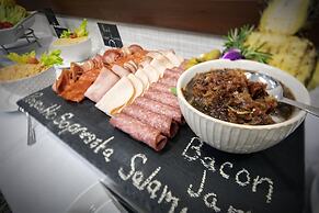 Embassy Suites by Hilton Dallas Park Central Area