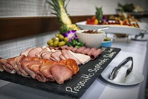 Embassy Suites by Hilton Dallas Park Central Area