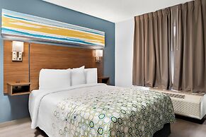 HomeTowne Studios by Red Roof Auburn Hills