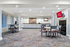 HomeTowne Studios by Red Roof Auburn Hills