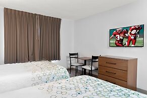 HomeTowne Studios by Red Roof Auburn Hills