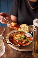 The Clermont London, Victoria