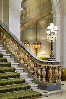 The Clermont London, Victoria