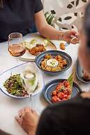 The Clermont London, Victoria