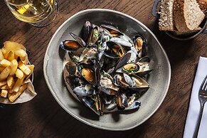 The Clermont London, Victoria