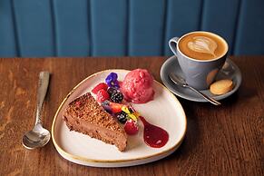 The Clermont London, Victoria