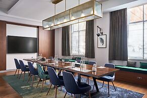 The Clermont London, Victoria