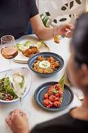 The Clermont London, Victoria