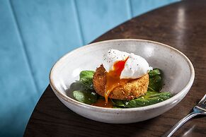 The Clermont London, Victoria