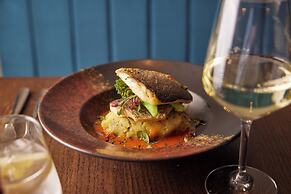 The Clermont London, Victoria