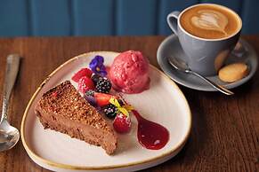 The Clermont London, Victoria