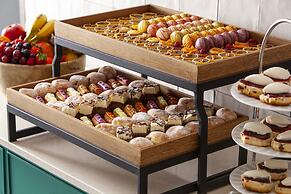 The Clermont London, Victoria