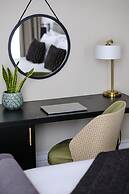 The Clermont London, Victoria