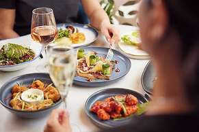 The Clermont London, Victoria