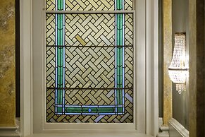 The Clermont London, Victoria