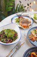 The Clermont London, Victoria