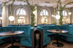 The Clermont London, Victoria