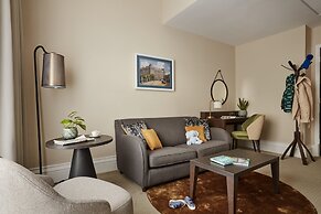 The Clermont London, Victoria