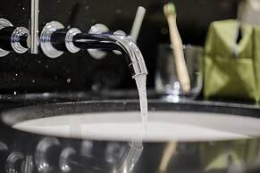 The Clermont London, Victoria