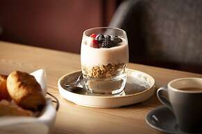 The Clermont London, Victoria