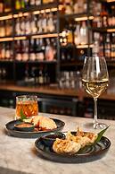 The Clermont London, Victoria