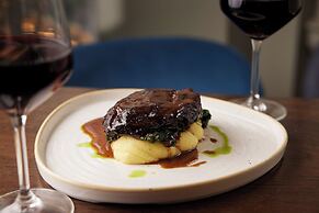 The Clermont London, Victoria