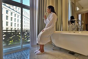 The Clermont London, Victoria