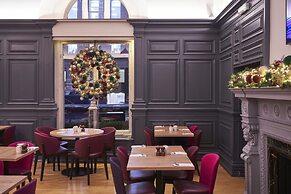 The Clermont London, Victoria