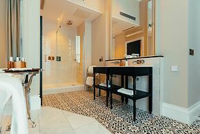 The Clermont London, Victoria