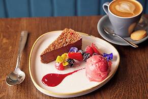 The Clermont London, Victoria