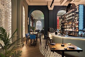 The Clermont London, Victoria